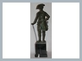 
Bronzefigur Friedrich der Große "Alter Fritz", dunkel patiniert, signiert,
von Franz Iffland (1862 - 1933)
Höhe: 51 cm
23 / 30
	
	
	
Gemälde von Josef Dederichs "Hafenansicht" 105 x 86 cm Gemälde von Berhard Kretzschmar "Enten am Fluss" 60 x 49 cm Gemälde (Spachteltechnik) unsigniert um 1890 - Bildnis eines älteren Mannes im Spätherbst 45 x 41 cm Gemälde von A. Kant um 1938 Blumenbild Ölgemälde "Sonnenblumen" von Heinz Münnich um 1930, Öl auf Leinwand, Breite: 58 cm Höhe: 69 cm (mit Rahmen) Miniatur-Auquarell mit Diorama-Ansicht von einer sächsischen Gegend um 1900 Bronzefigur mit eingefasster Kristallvase um 1900 Höhe: 14 cm ART DECO Balustervase (Le Verre Francais) Schneider um 1920 Meißen Amphorenvase um 1930, Dekor Rose Gründerzeitbuffet, Nussbaum furniert, beschnitzte Kassettenfronten und Messingbeschläge um 1890 Höhe: 220 cm Breite: 120 cm Louis-Philippe-Damensekretär Nussbaum um 1860 Höhe: 133 cm Breite: 86 cm Tiefe: 45 cm Art Deko Vitrine 20er Jahre Nussbaum furniert Höhe: 170 cm Breite: 90 cm Tiefe: 33 cm Barocksekretär in Eiche, geschwungene füße, schräge doppelt kassettierte Schreibplatte um 1750 Regulator Wiener Bauart aus der Uhrenmanufaktur Gustav Becker, Freiburg in Schlesien, Gründerzeit, Gehäuse aus Nussbaumholz Höhe: 135 cm Kaminuhr mit Figurenpaar, Goldscheider, Wien, um 1900, Keramik, Ziffernblatt verkupfert Höhe: 40 cm Breite: 45 cm Bronzefigur Gazelle von T. Hercht um 1900 Höhe: 20 cm Breite: 28 cm Bronzeskulptur "Junge Dame mit Gitarre", Kopf und Hände aus Elfenbein 19./20. Jh. Höhe: 15 cm Breite: 10 cm Bronzeskulptur "Harlekin mit Gitarre" auf Marmorsockel 19./20. Jh. Höhe: 16 cm Breite 8 cm Bronzeguss eines jungen Schmiedes mit Hammer & Amboss, signiert "Schmidt Felling" um 1902 Bronzeskulptur Bogenschütze (Römischer Krieger) auf felsenartiger Standplatte und Marmorsockel um 1900 Höhe: 17 cm Bronzeskulptur eines Hundes mit Kind aus Alabaster um 1900 Länge: 26 cm Höhe: 13,5, cm Bronzefigur Friedrich der Große "Alter Fritz", dunkel patiniert, signiert, von Franz Iffland (1862 - 1933) Höhe: 51 cm Bronzefigur einer jungen Dame auf rundem Marmorsockel, sign. "M. Louvre", Art-Deko-Bildhauer um 1920/25 Höhe: 41 cm Bronzefigur "Amor" patiniert auf Marmorsockel um 1900 Höhe: 54 cm Orientalische Kanne um 1800 Kinderbüste auf Marmorsockel um 1900 Aschenbecher aus Messing um 1930 Bronzeleuchter Art Deco um 1920, Höhe: 28 cm